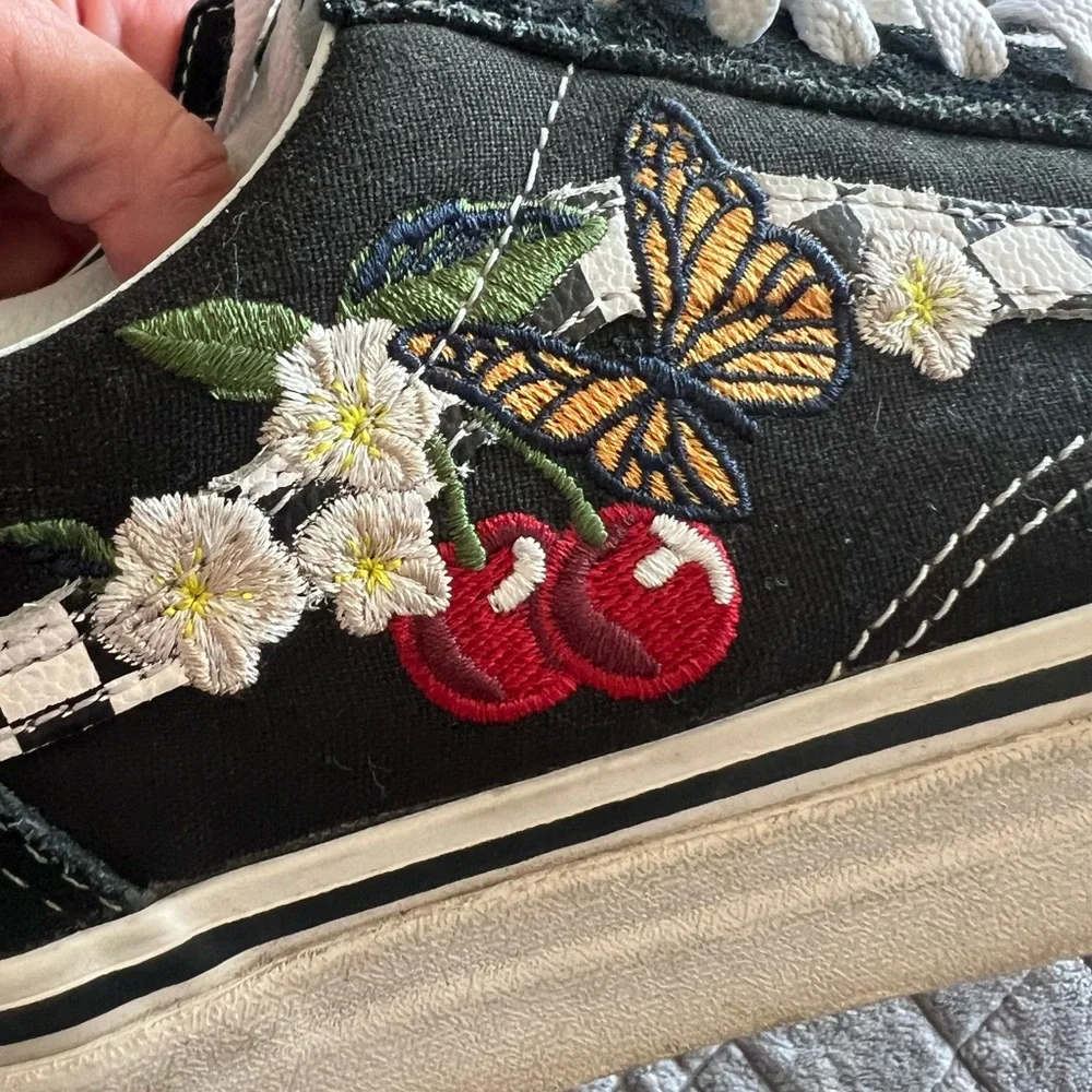Vans Old Skool Floral Embroidery Skate Shoes, size 8.5 (women) / 7 (men) - Picture 7 of 11